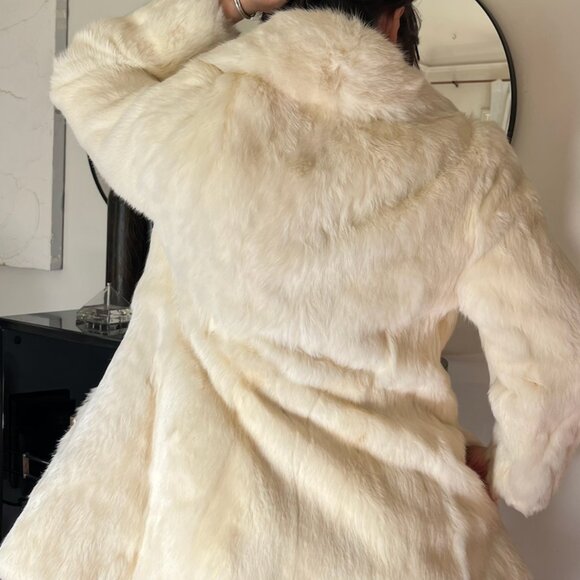 Genuine white/cream rabbit fur coat - Picture 7 of 15